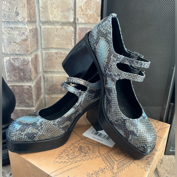 Free People Ruby Double Strap Platform Mary Janes US 8.5 EU 39 Blue and Black - Picture 3 of 5